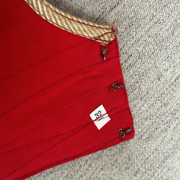 Very beautiful chaniya choli I have same piece in size 32 and 36 also - Picture 6 of 10